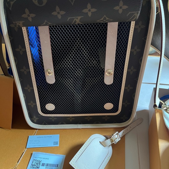 Louis Vuitton pet carrier - Picture 3 of 10